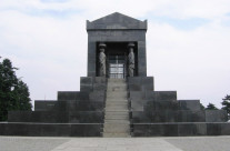 Spomenik neznanom junaku na Avali pored Beograda